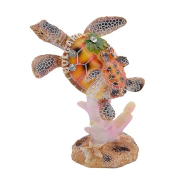 Сувенирна фигурка във формата на костенурка с малкото си върху корал - морски мотиви