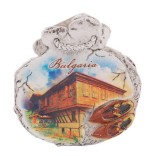 Сувенирна магнитна фигурка във формата на торбичка с релефни цървули - стара българска къща