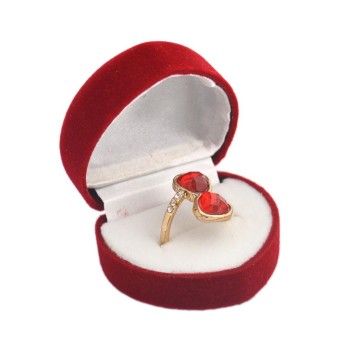 Стилна кутийка за пръстени с във формата на сърце