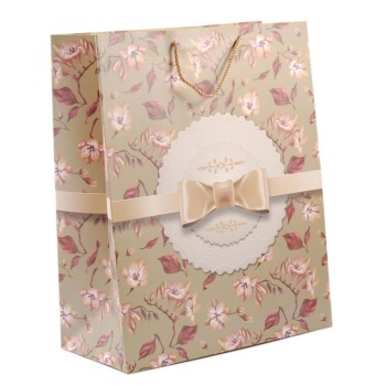 Цветна подаръчна торбичка - цветя и панделка