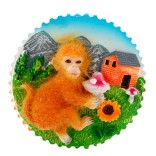 Кръгла магнитна фигурка - маймунка с цвете