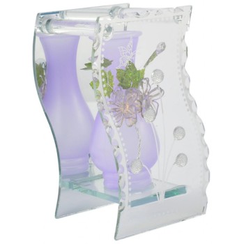 Красива стъклена ваза във s - образна форма