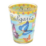 Сувенирна чаша за шот, декорирана с цветни пеперуди