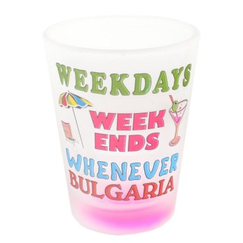 Сувенирна чаша за шот, декорирана със забавно послание - Weekdays, weekends, whenever