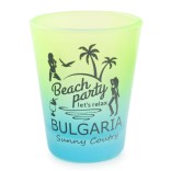 Сувенирна чаша за шот, декорирана с жени по бански и надпис - Beach party let`s relax
