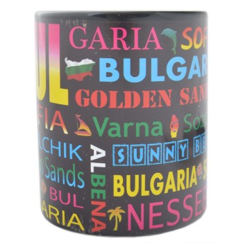 Сувенирна керамична чаша в разноцветни надписи на градове в България