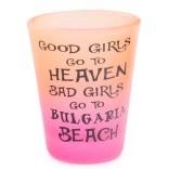 Сувенирна чаша за шот, декорирана със забавно послание - Good girls go to heaven, bad girls go to Bulgaria beach