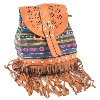 Дамска чанта тип раничка, изработена от еко кожа с текстилен завършек, ресни и магнитна закопчалка