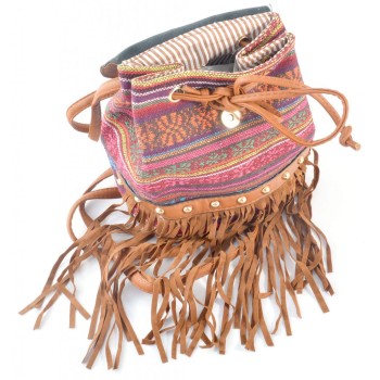 Дамска чанта тип раничка, изработена от еко кожа с текстилен завършек, ресни и магнитна закопчалка