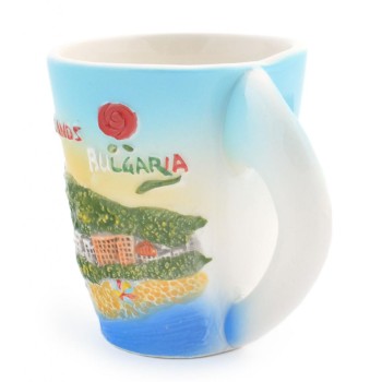 Сувенирна керамична чаша с релефни забележителности от Златни пясъци и логото на България