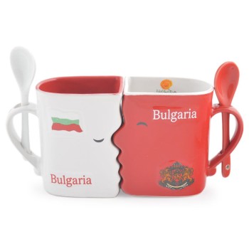 Комплект забавни чаши в червено и бяло, декорирани с герба и знамето на България