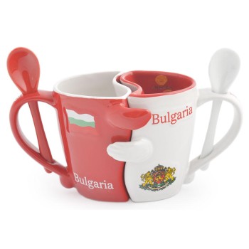 Комплект забавни керамични чаши с лъжичка в червено и бяло, декорирани с герба и знамето на България