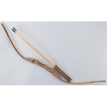 Сувенирен, дървен лък с три стрели