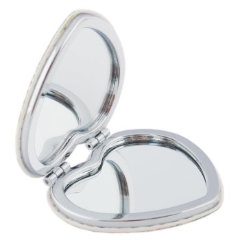 Сувенирно джобно огледало във формата на сърце, изработено от изкуствена кожа и метал