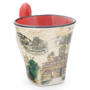 Сувенирна керамична чаша с лъжичка, декорирана със забележителности от Несебър и Варненската катедрала