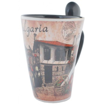 Сувенирна керамична чаша - старинна къща, каручка с магаре и розоберка