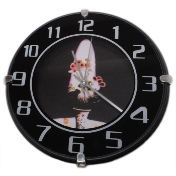 Елегантен стенен часовник с флорални мотиви