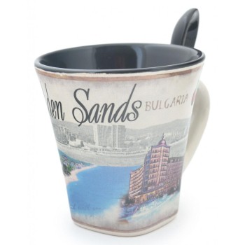 Сувенирна керамична чаша с лъжичка, декорирана със забележителности от Златни пясъци