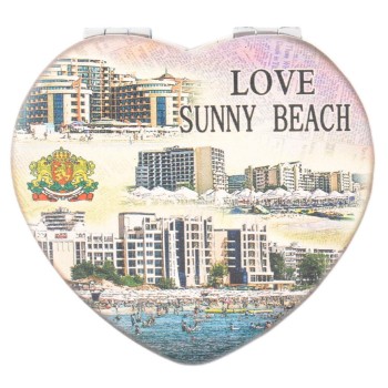 Сувенирно джобно огледало във формата на сърце, декорирано с изгледи на хотели от Слънчев бряг
