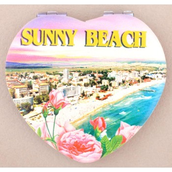 Сувенирно джобно огледало във формата на сърце, декорирано с изглед на плажната ивица и хотели от Слънчев бряг