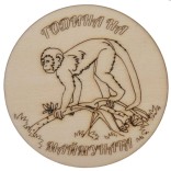 Гравирана магнитна фигурка - шимпанзе върху клон