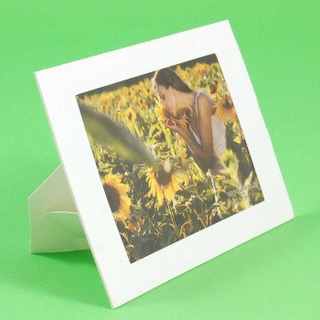 Картонена рамка за снимки, която може да бъде декорирана по собствен вкус
