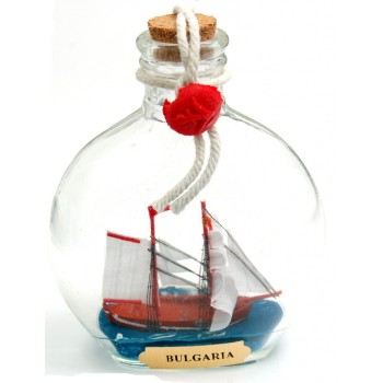 Сувенирен кораб в стъклена бутилка