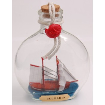 Сувенирен кораб в стъклена бутилка