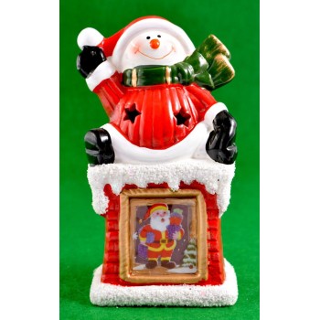 Декоративна фигурка - Дядо Коледа/ снежен човек седнал върху комин