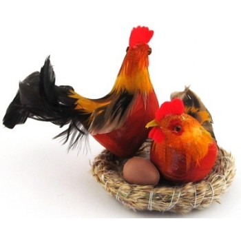 Декоративни фигурки в  кошничка - петле, кокошка и едно яйце