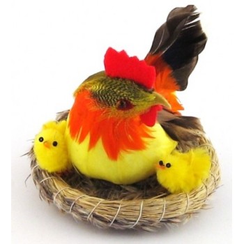 Декоративна фигурка в кошничка - кокошка и две яйца