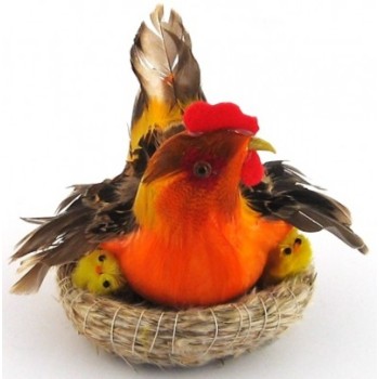 Декоративна фигурка - кокошка в гнездо с две яйца