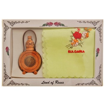 Комплект от традиционна дървена българска бъкличка  и извезана кърпичка