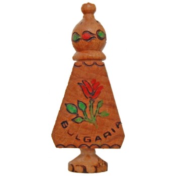 Дървена българска бъкличка в триъгълна форма с пирографирани цветни декорации