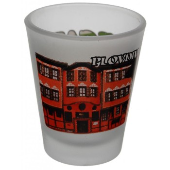 Комплект четири броя сувенирни стъклени чаши с декорация - 2 чашки с изображения от Пловдив и две с - български мотиви