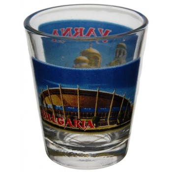 Комплект четири броя сувенирни стъклени чаши с декорация - Варненската катедрала и спортната зала във Варна