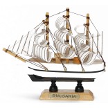 Сувенирен кораб-макет на декоративна дървена поставка