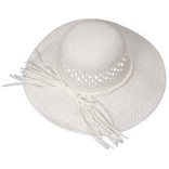 Лятна дамска плетена шапка - бяла