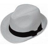 Красива плетена шапка с периферия извита нагоре - бяла
