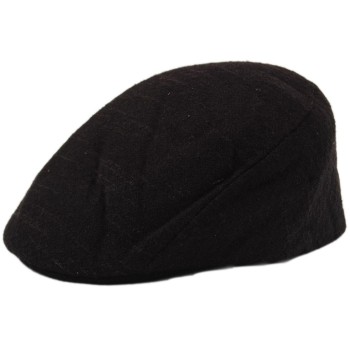 Зимна шапка тип каскет от плат с мини козирка