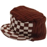 Плетена зимна шапка с мини козирка