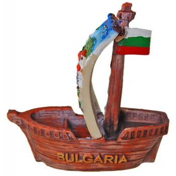 Декоративна фигура - кораб с платно, изобразено на него двореца в Балчик