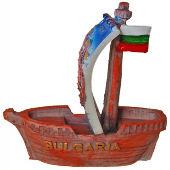 Декоративна фигура - кораб с релефно платно, изобразено на него Катедралата във Варна
