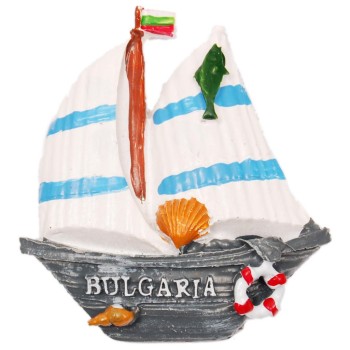 Декоративна фигурка с магнит - платноходка с надпис България
