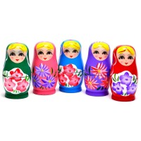 Декоративна дървена фигурка - пет броя матрьошки с красива пирография
