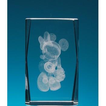 Безцветен стъклен куб с триизмерно гравиран Мики Маус