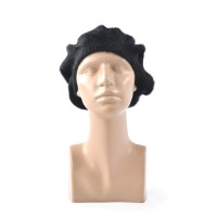 Черна зимна шапка, тип барета