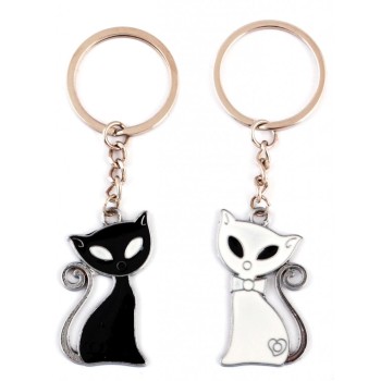 Два метални ключодържателя - черна котка - бял котарак