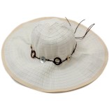 Красива дамска плетена шапка с периферия - бяла