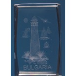 Безцветен стъклен куб с триизмерно гравиран морски фар и надпис България